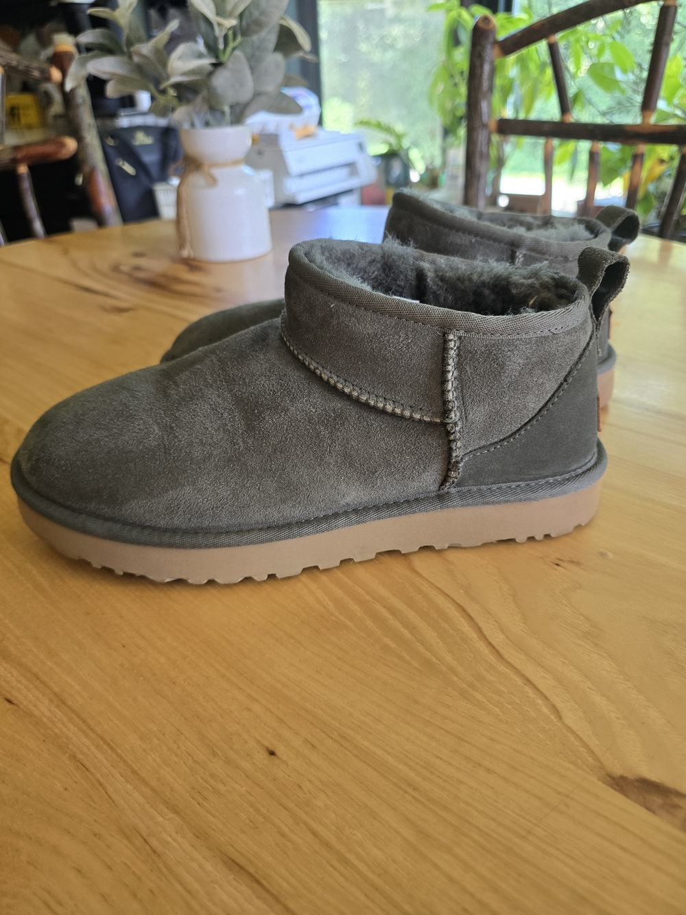 O UGG Classic Ultra Mini Shearling Forest Lined Ankle Booties Size 9